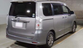 
									TOYOTA VOXY (2013) Gray full								